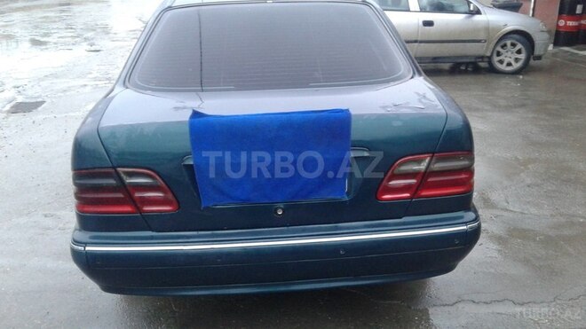 Mercedes E 220 2001, 224,523 km - 2.2 l - Bakı