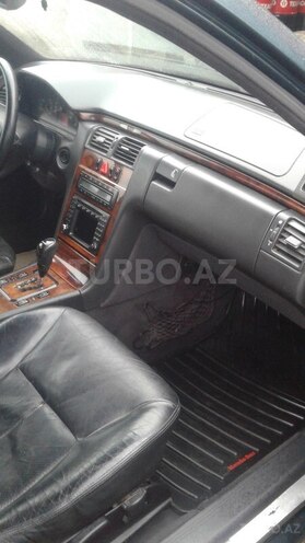 Mercedes E 220 2001, 224,523 km - 2.2 l - Bakı
