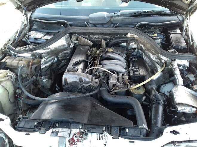 Mercedes E 200 1989, 568,053 km - 2.0 l - Bakı
