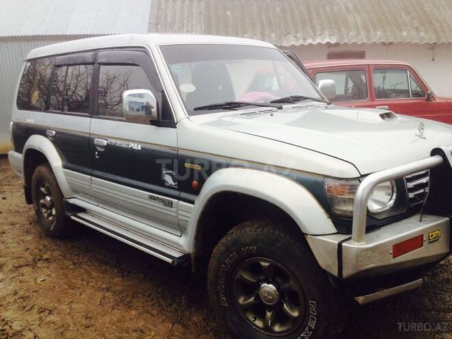 Mitsubishi Pajero 1993, 360,000 km - 2.8 l - Yardımlı