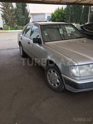Mercedes E 230 1987, 150,000 km - 2.3 л - Bakı