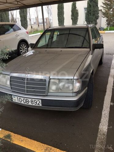Mercedes E 230 1987, 150,000 km - 2.3 л - Bakı