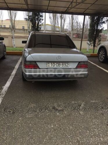 Mercedes E 230 1987, 150,000 km - 2.3 л - Bakı