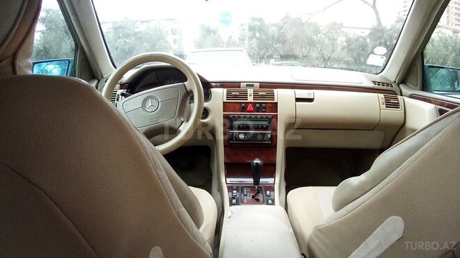 Mercedes E 220 1999, 323,563 km - 2.2 л - Bakı