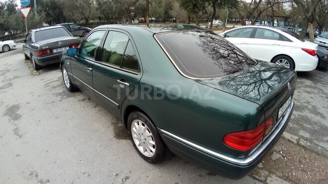 Mercedes E 220 1999, 323,563 km - 2.2 л - Bakı