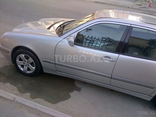 Mercedes E 200 2000, 220,000 km - 2.0 l - Bakı