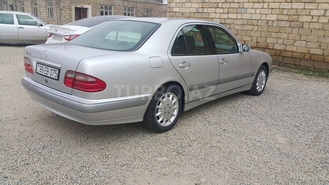 Mercedes E 240 2002, 270,000 km - 2.6 l - Sumqayıt