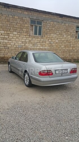 Mercedes E 240 2002, 270,000 km - 2.6 l - Sumqayıt