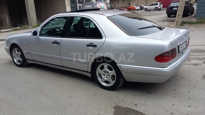 Mercedes E 220 1998, 322,000 km - 2.2 l - Bakı