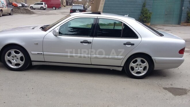 Mercedes E 220 1998, 322,000 km - 2.2 l - Bakı