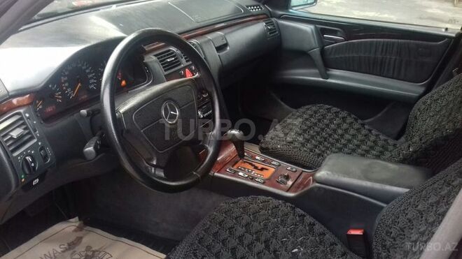 Mercedes E 220 1999, 285,231 km - 2.2 л - Bakı