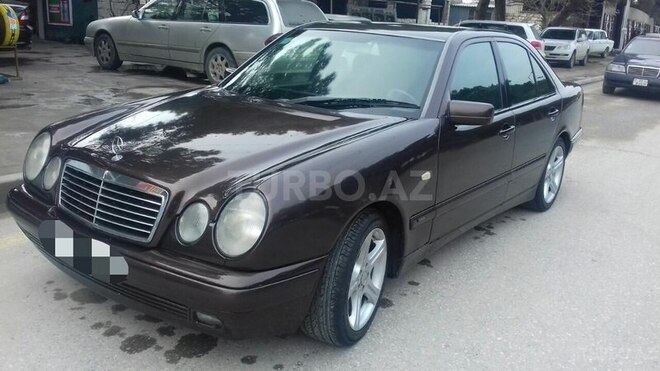 Mercedes E 220 1999, 285,231 km - 2.2 л - Bakı