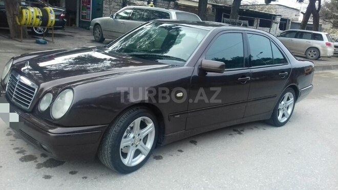 Mercedes E 220 1999, 285,231 km - 2.2 л - Bakı