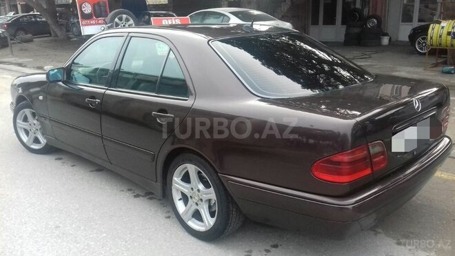 Mercedes E 220 1999, 285,231 km - 2.2 л - Bakı