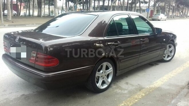 Mercedes E 220 1999, 285,231 km - 2.2 л - Bakı