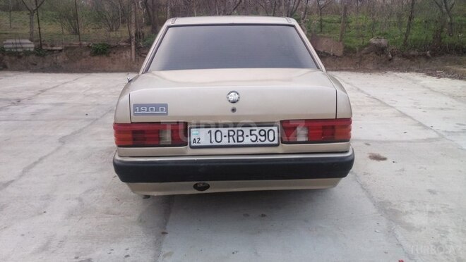 Mercedes 190 1991, 450,000 km - 2.0 l - Qazax