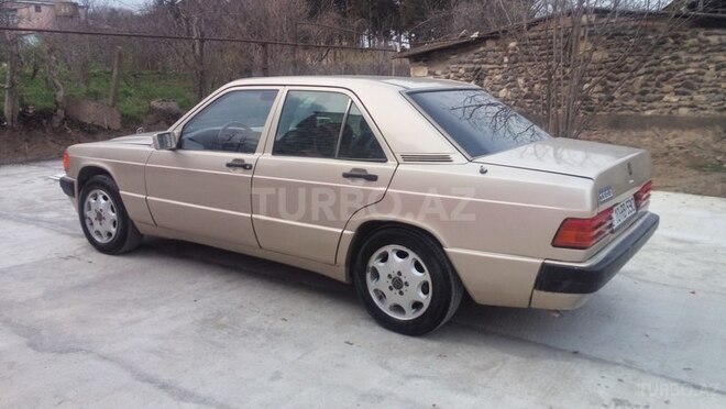 Mercedes 190 1991, 450,000 km - 2.0 l - Qazax