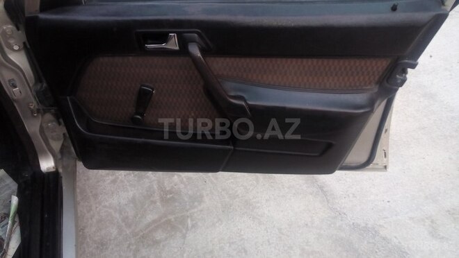 Mercedes 190 1991, 450,000 km - 2.0 l - Qazax