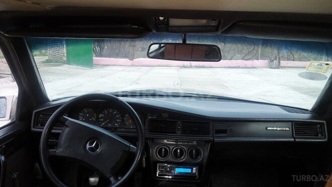 Mercedes 190 1991, 450,000 km - 2.0 l - Qazax
