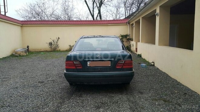 Mercedes E 230 1996, 327,000 km - 2.3 l - Masallı