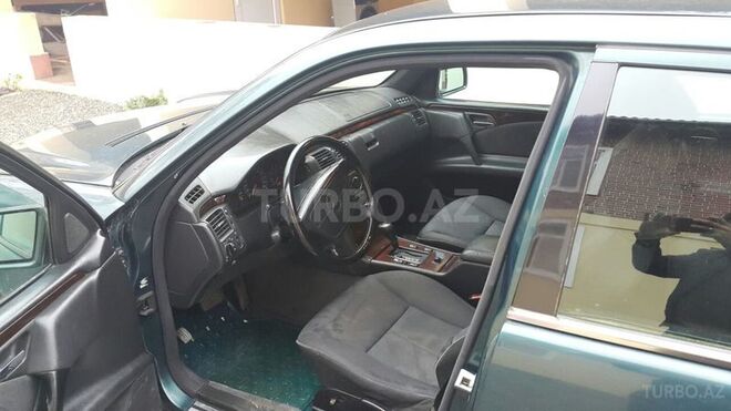 Mercedes E 230 1996, 327,000 km - 2.3 l - Masallı