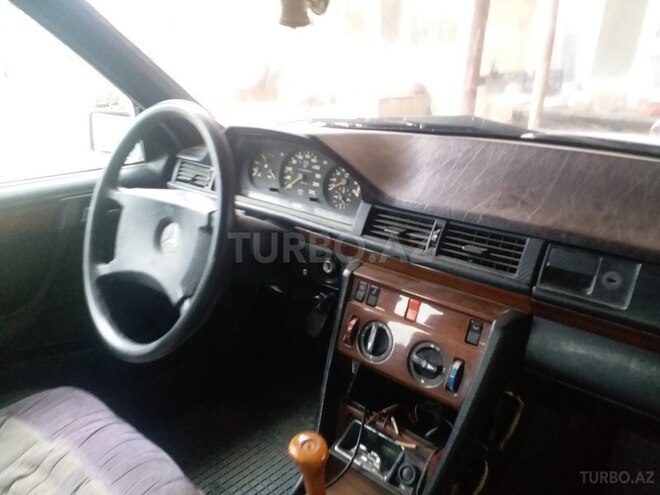 Mercedes E 200 1990, 25,000 km - 0.2 l - Bakı