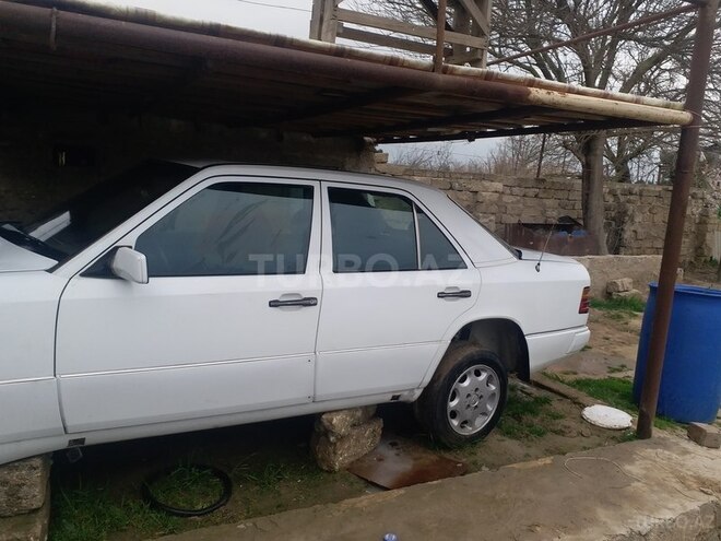 Mercedes E 200 1990, 25,000 km - 0.2 l - Bakı