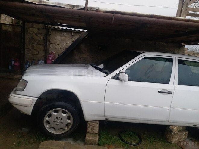 Mercedes E 200 1990, 25,000 km - 0.2 l - Bakı