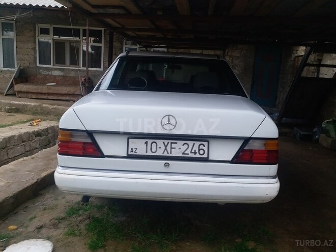 Mercedes E 200 1990, 25,000 km - 0.2 l - Bakı