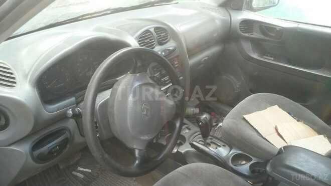 Hyundai Santa Fe 2001, 300,000 km - 2.7 l - Saatlı