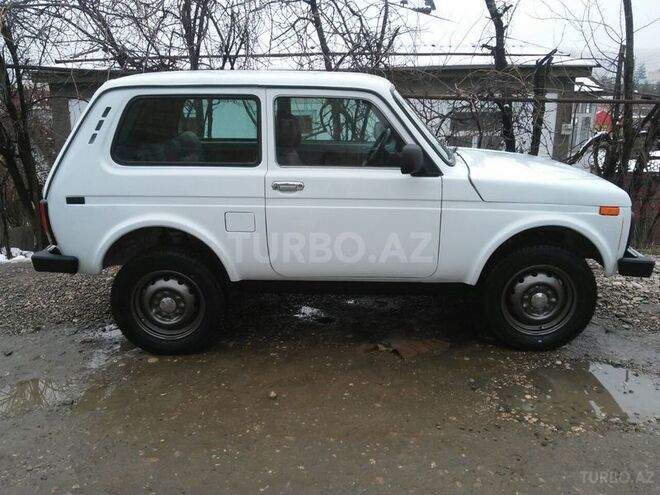 LADA (VAZ) Niva 2005, 100,000 km - 1.7 l - Qusar