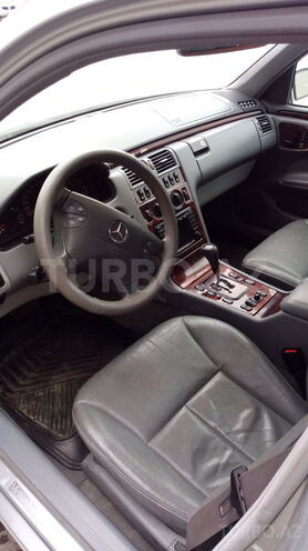 Mercedes E 280 2001, 212,500 km - 2.8 l - Bakı