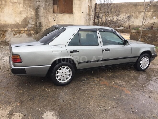 Mercedes E 230 1988, 567,876 km - 2.3 l - Bakı