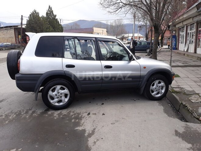 Toyota RAV4 1997, 158,261 km - 2.0 l - Qax