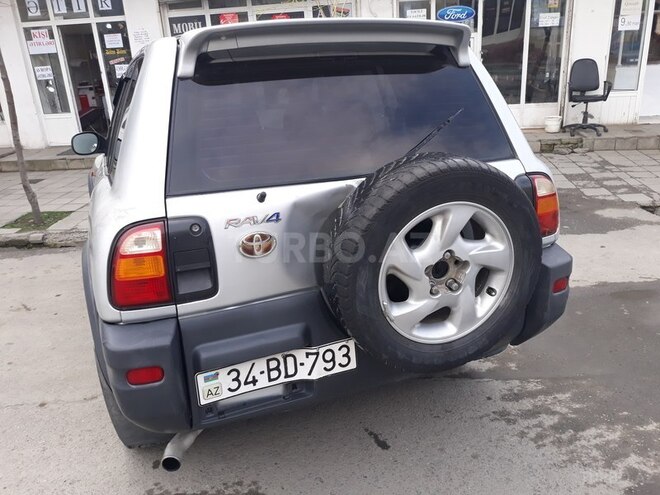 Toyota RAV4 1997, 158,261 km - 2.0 l - Qax