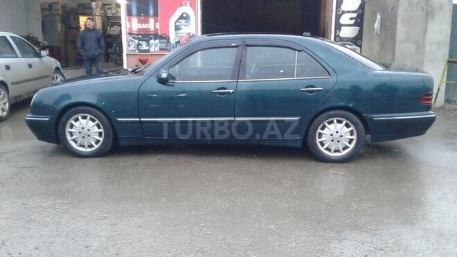 Mercedes E 220 2001, 324,125 km - 2.2 l - Bakı