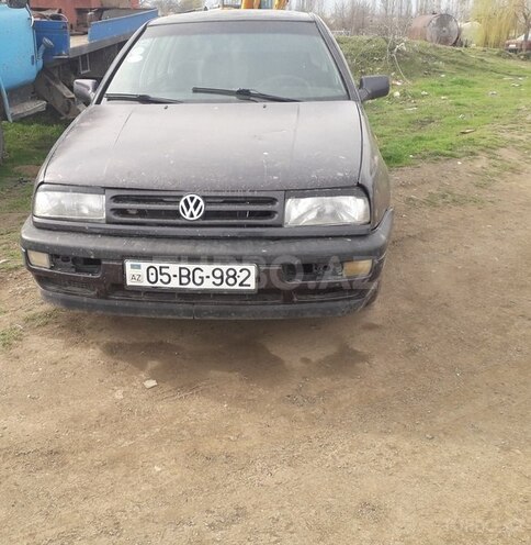 Volkswagen Vento 1993, 421,500 km - 1.8 l - Ağstafa