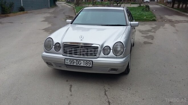 Mercedes E 220 1998, 322,000 km - 2.2 l - Bakı