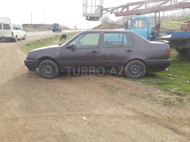 Volkswagen Vento 1993, 421,500 km - 1.8 l - Ağstafa