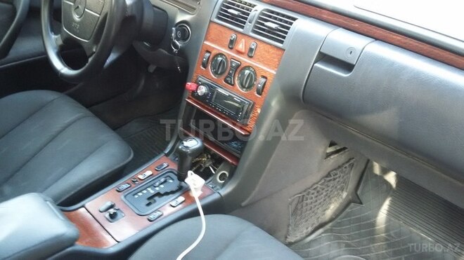 Mercedes E 220 1998, 322,000 km - 2.2 l - Bakı