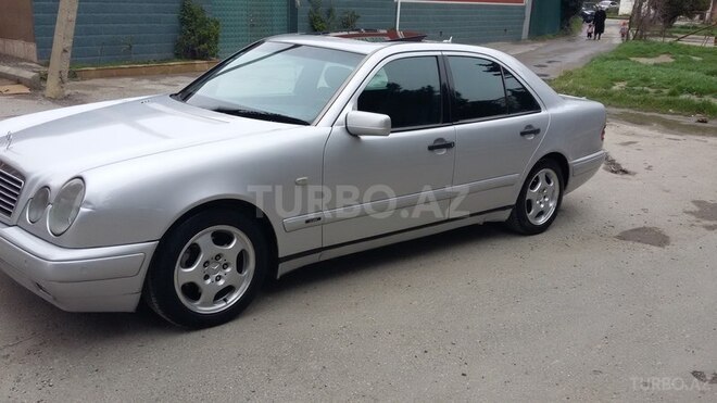 Mercedes E 220 1998, 320,000 km - 2.2 l - Bakı