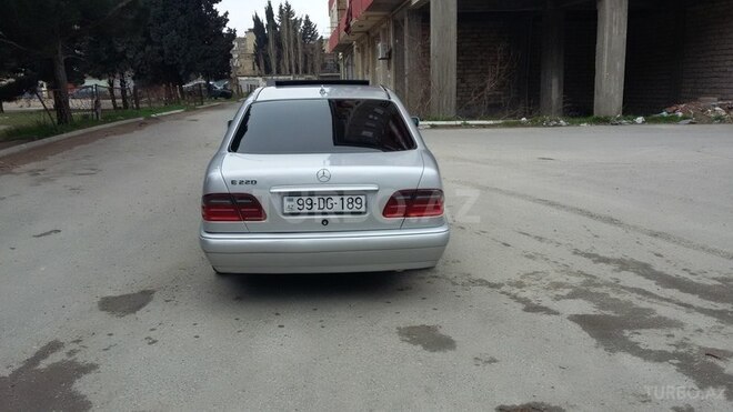 Mercedes E 220 1998, 320,000 km - 2.2 l - Bakı