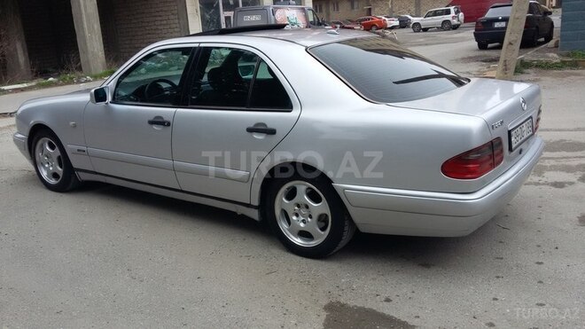 Mercedes E 220 1998, 320,000 km - 2.2 l - Bakı