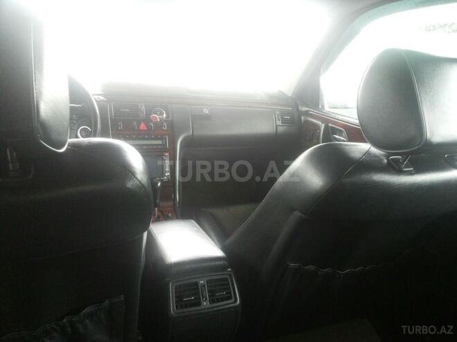 Mercedes E 240 2000, 233,899 km - 2.4 l - Bakı