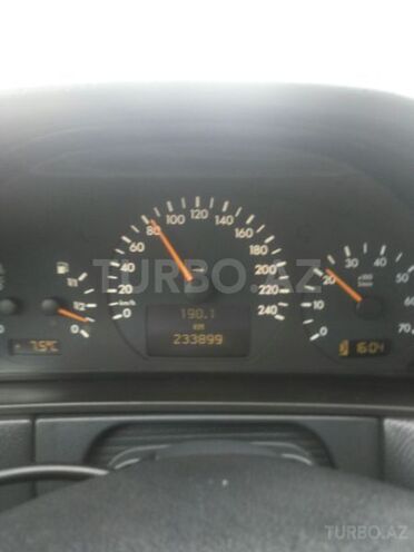 Mercedes E 240 2000, 233,899 km - 2.4 l - Bakı