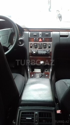 Mercedes E 230 2005, 215,100 km - 2.3 l - Bakı