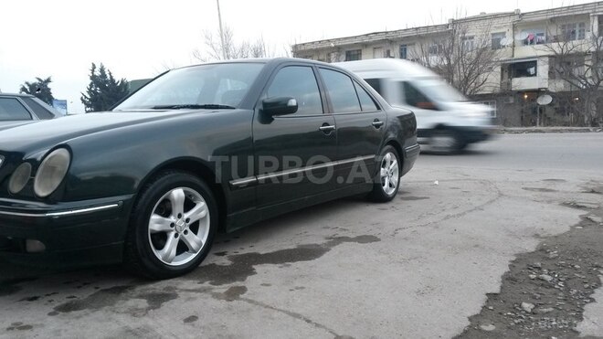 Mercedes E 220 2000, 290,000 km - 2.2 l - Bakı