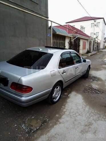 Mercedes E 240 1999, 244,000 km - 2.4 l - Bakı