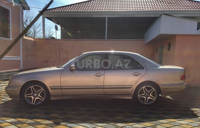 Mercedes E 240 2000, 230,000 km - 2.6 l - Qazax
