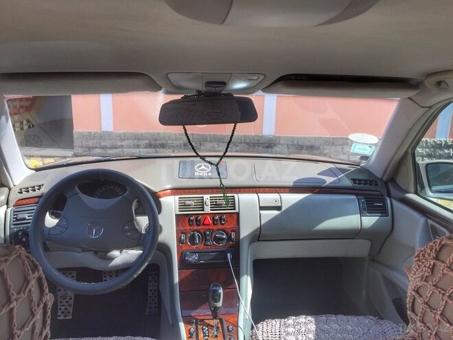 Mercedes E 240 2000, 230,000 km - 2.6 l - Qazax